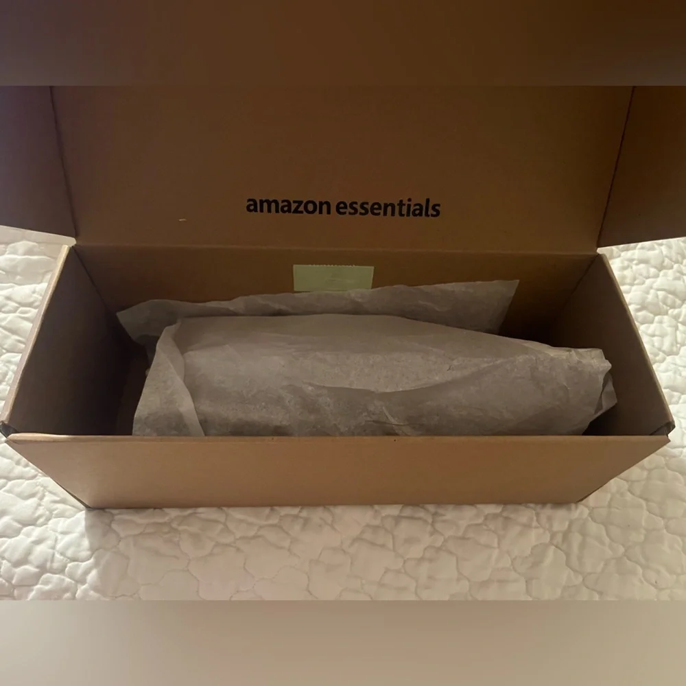 NWT Amazon Essentials Strappy Flat Sandals | Beige Patent | Size 9